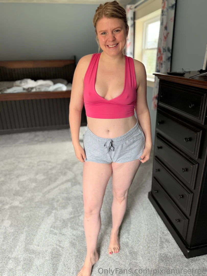 Happy monday a little striptease and booty shaking to help you get 