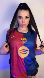 J aimerais bien la d shabiller pour voir ses seins https onlyfans com