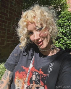 Morning sweeties here are some no filter no edit pics allllll me i do