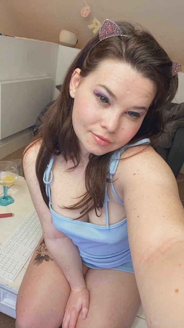 Online right now on my free cams ibivywilde 