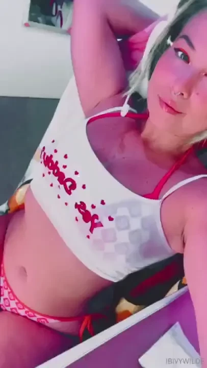 Friyayyyyy join me now live on eplay eplay com ibivywilde 