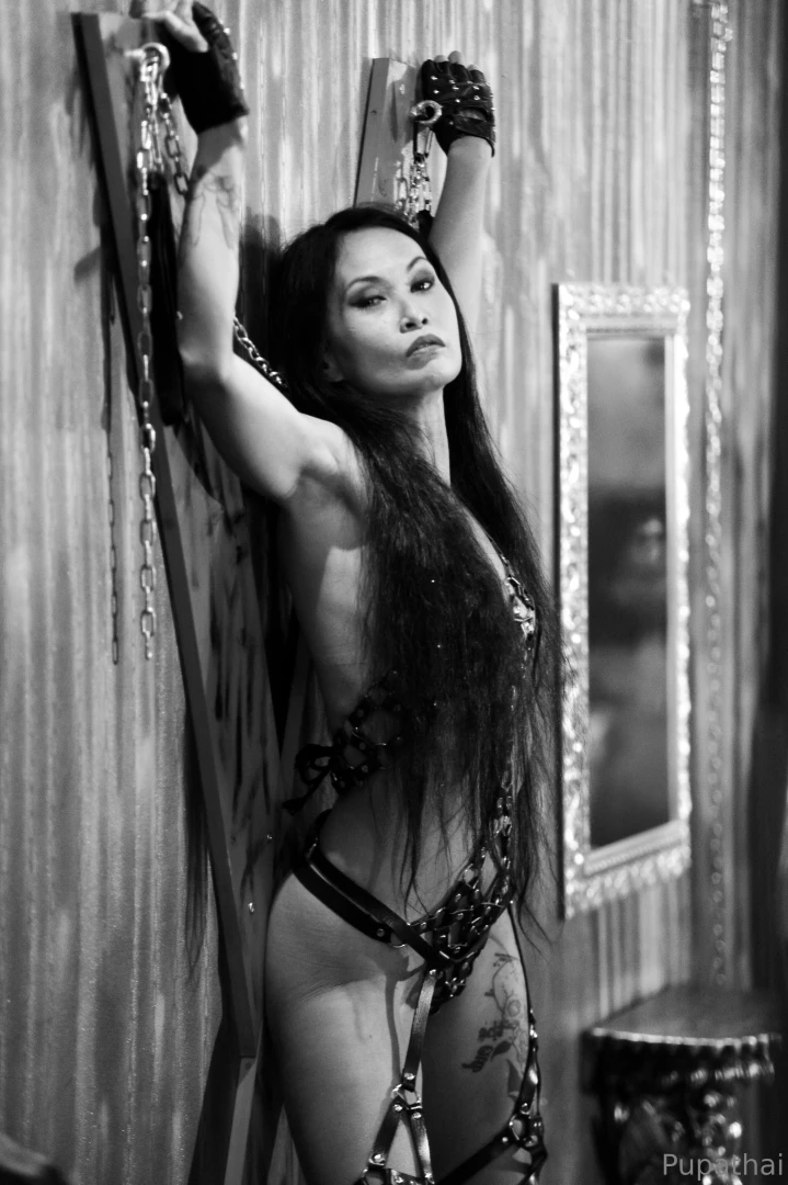 Incatenata in bianco e nero hanno un certo effetto che ne dite part 1 