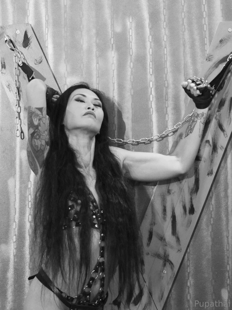 Incatenata in bianco e nero hanno un certo effetto che ne dite part 4 