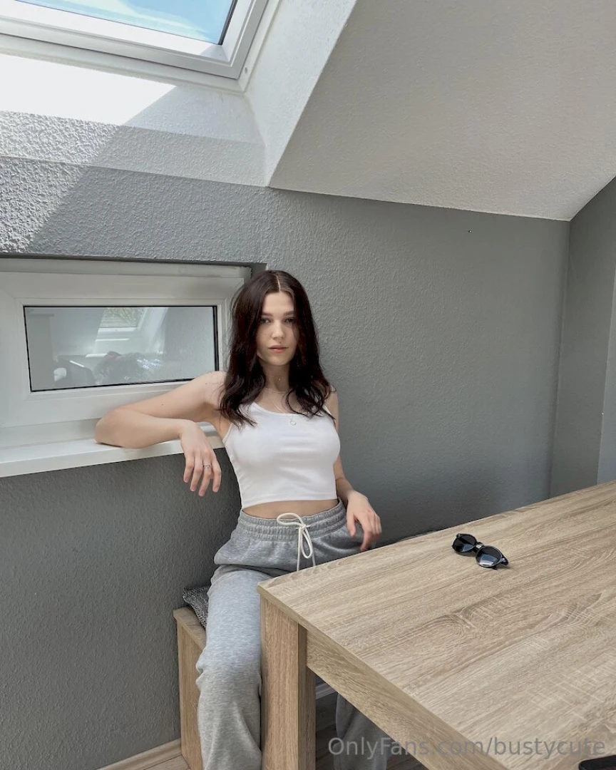 Hello i m vivian vivian_tul and i always try to stand tall and keep my part 61 