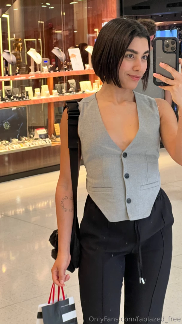 A really working recipe to lift your mood is shopping but also your 