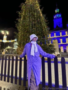 You think being this hot is enough to melt the snow