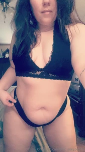Come play with me do you like curvy women if so tell me your favorite