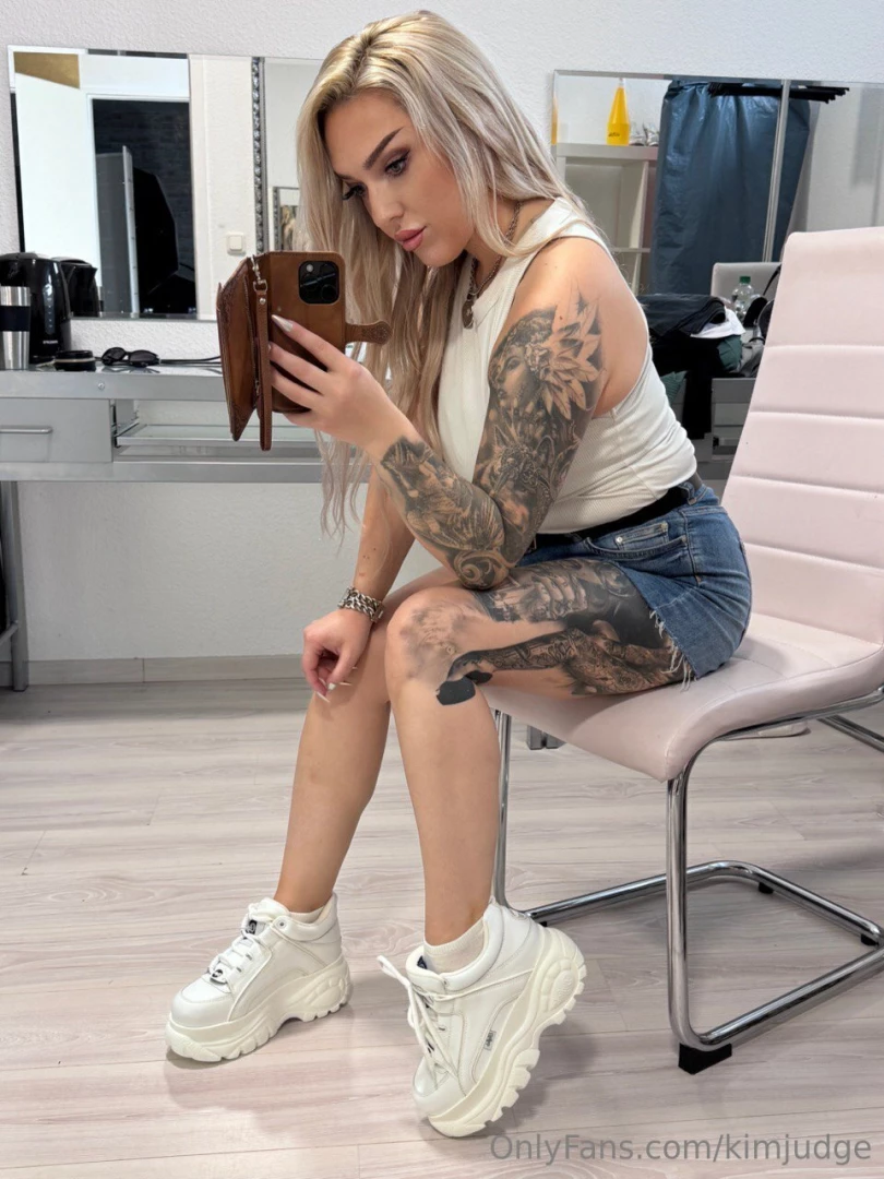 There are 2 types of subs those who tribute and get my attention and 