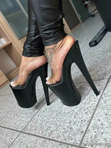 Hello french toes in heels part 2