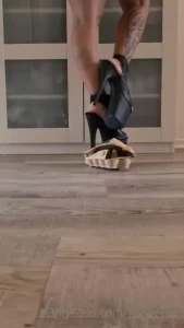 Crushing the eggpack