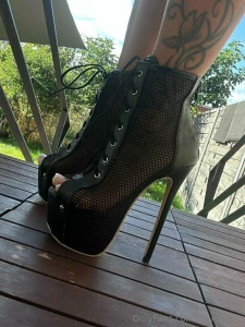 Fishnet highheels part 1