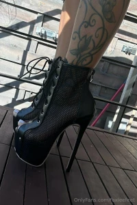 Fishnet highheels part 2