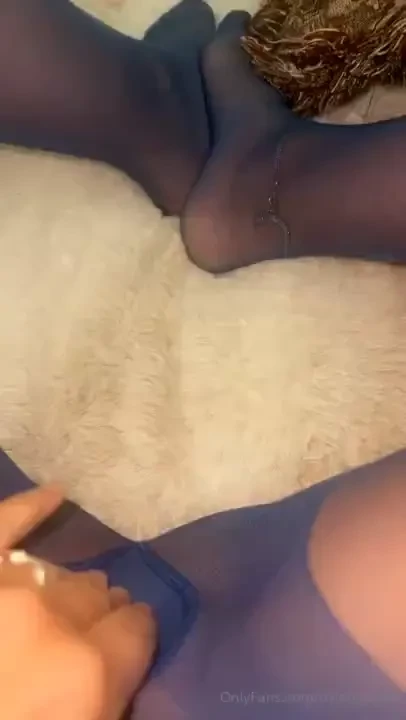 Pantyhose runs happen may as well have a little sneaky fun on my part 1 