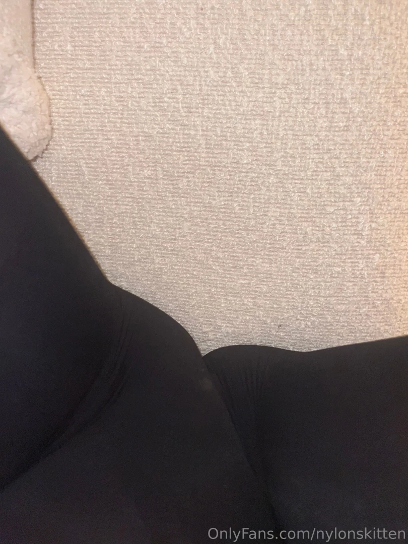 In my black seamless catwalk tights last night some pics with flash part 5 