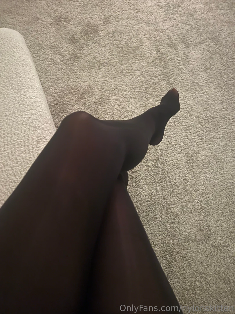 In my black seamless catwalk tights last night some pics with flash part 4 