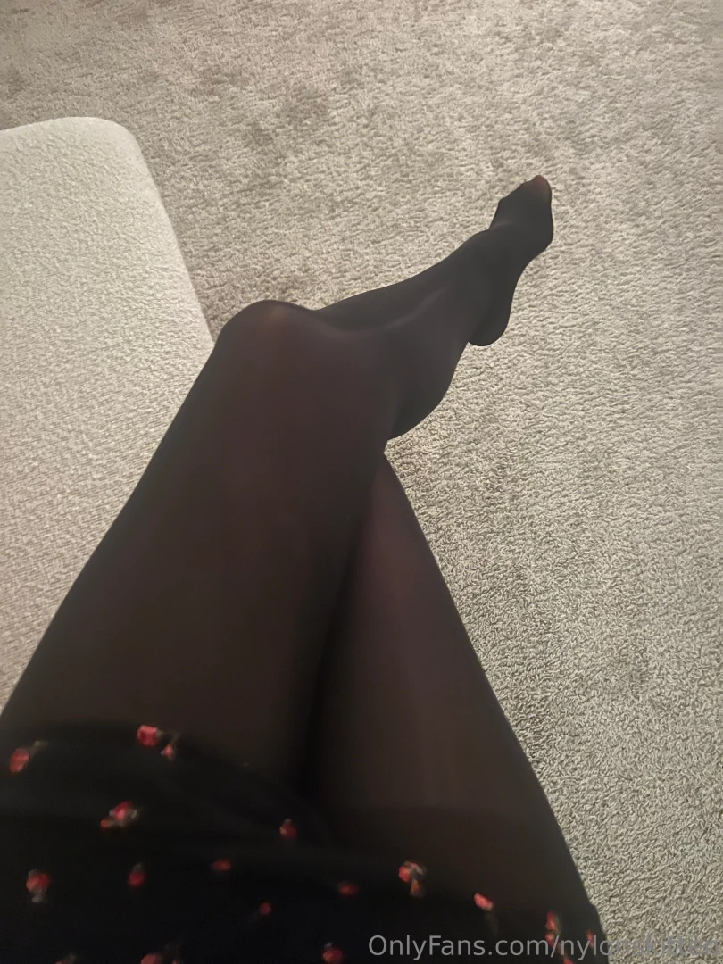 In my black seamless catwalk tights last night some pics with flash part 2 