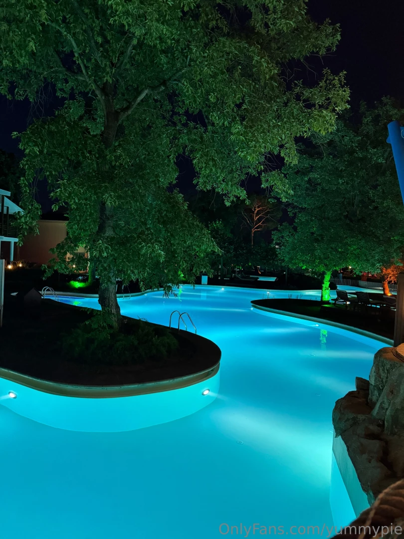 Who would like to swim in the night pool with me 