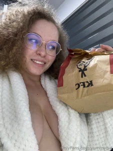 Who likes to eat a delicious juicy crispy crunchy leg after a shower