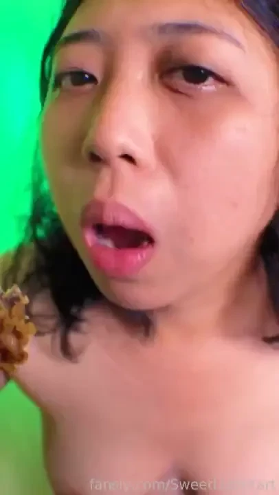 I just want to brag my chicken to you while naked face fatpussy belly 