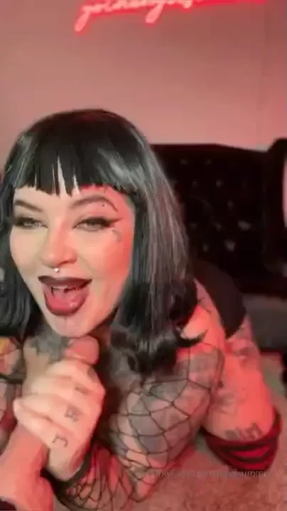 Mavis dracula gets all oiled up and sucks amp fucks till she squirts 