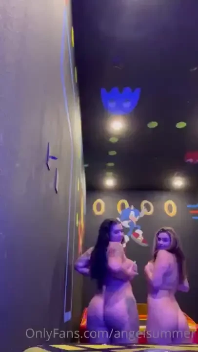 Jiggly with bubblebratz 