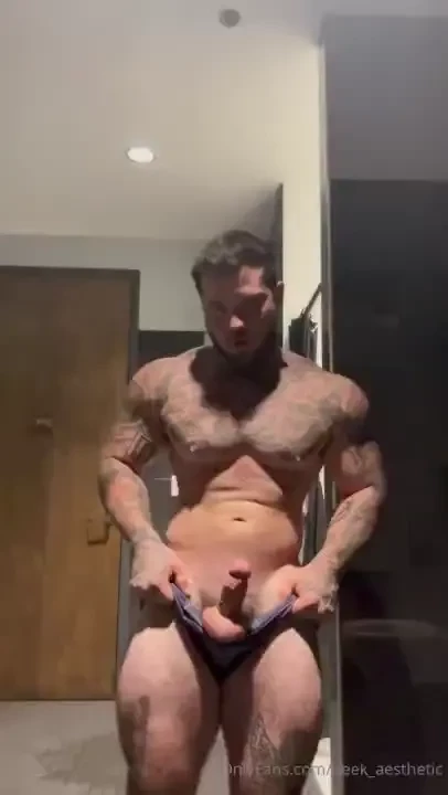 Big as leg pump with a hard dick hanging between the legsssss name a 