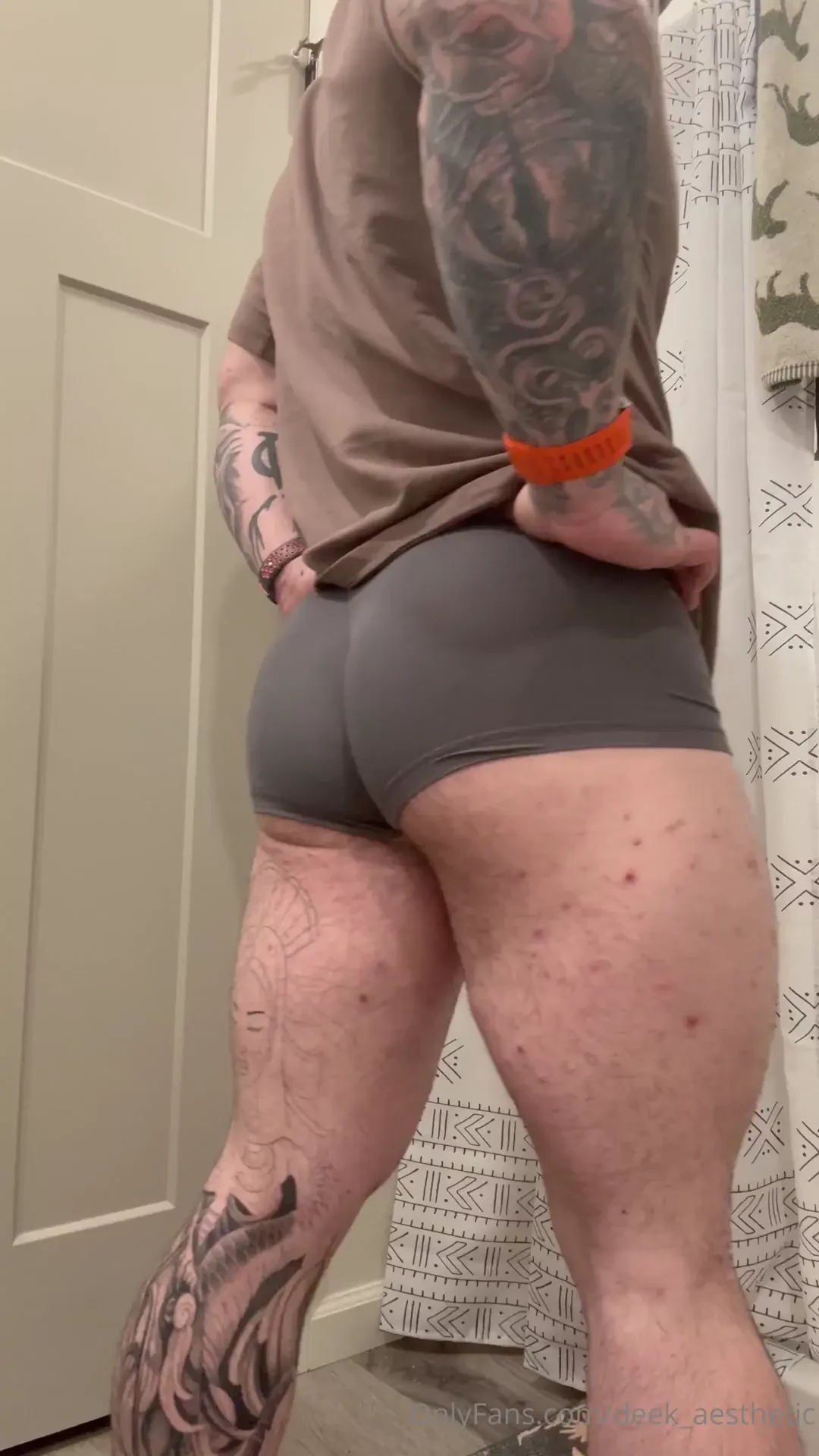 A big juicy dumper is all we really need now come shove your face in 