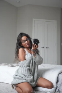 Hey babe i have something naughty for you check your dm now