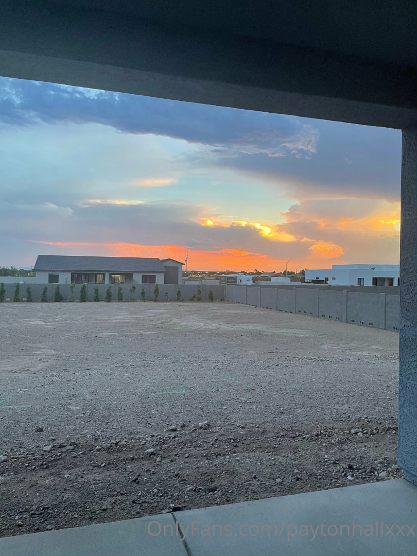 This was my views last night isn t the sky amazing i have a good life 