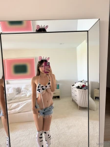 My mirror told me im hot today and yeah i do believe it but id like it