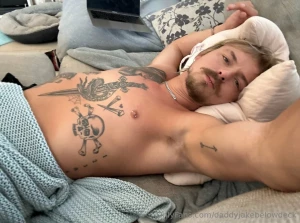 It s such a nice day to cozy up to someone and spend all day in bed part 1