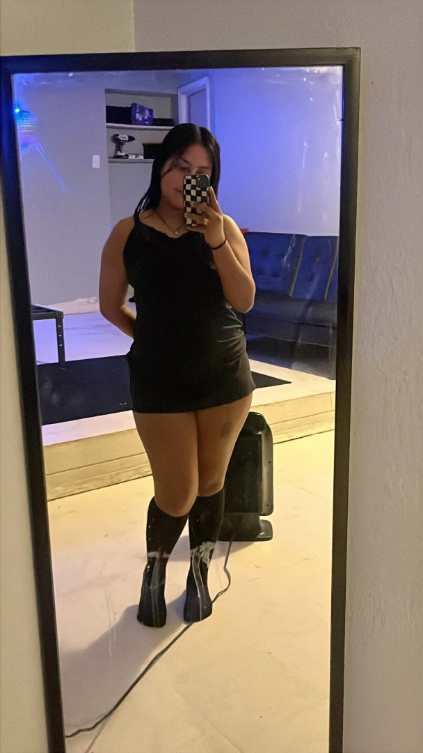 Nice and fresh i m ready to be eaten out if your down 