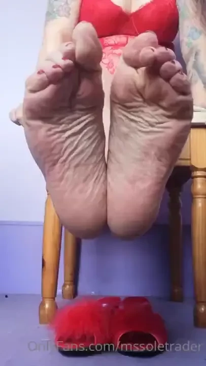 Soles toes and toe gaps 