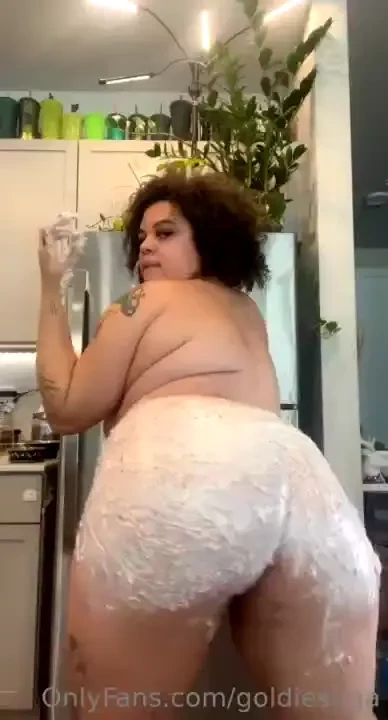 Tell your favorite cake queen happy birthday 