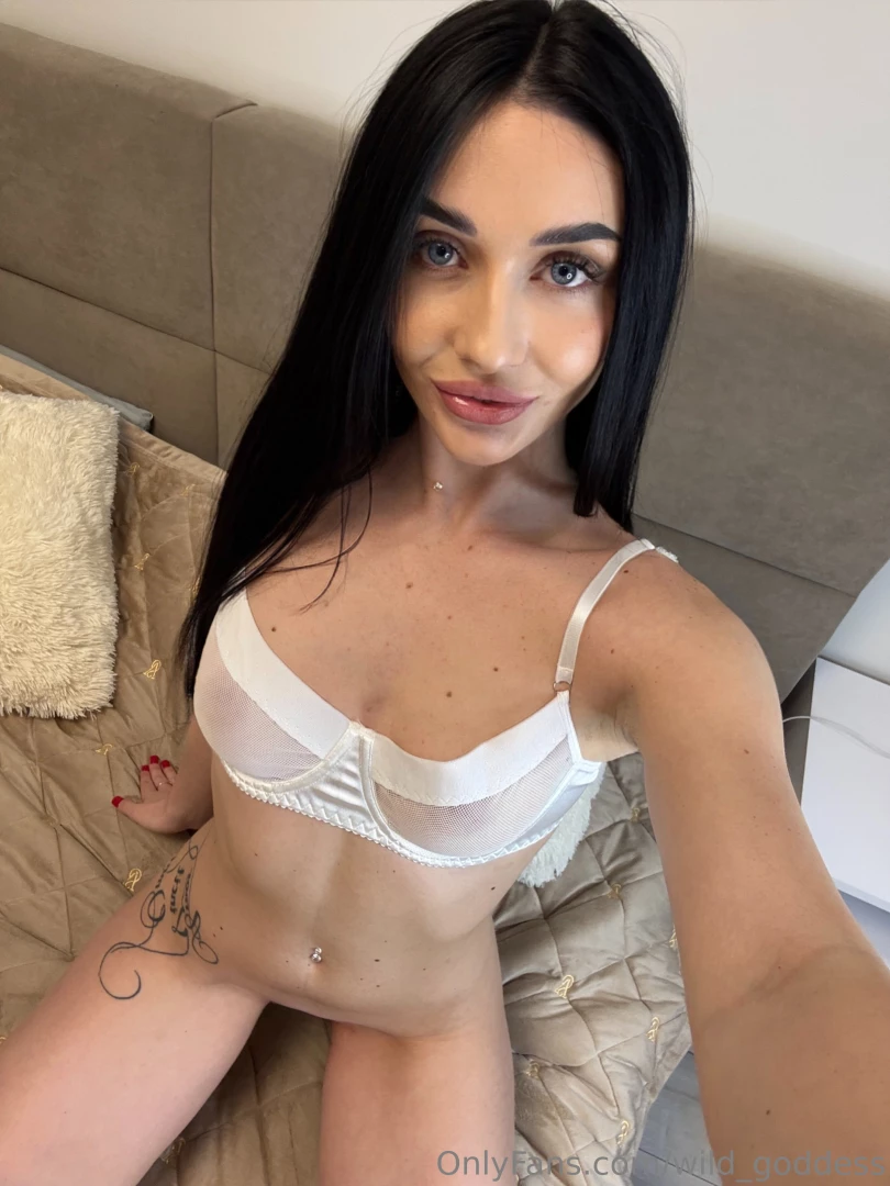 Waking up without panties is so nice do you do it too 