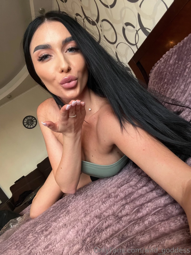 Sending you my kiss for a good morning mood 