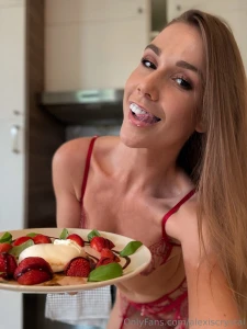 Today my breakfast was especially sweet fresh strawberries covered in