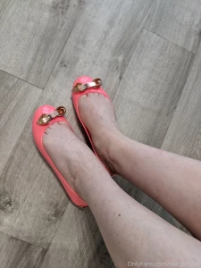 I m sweating hard in these jelly ballet flats part 3
