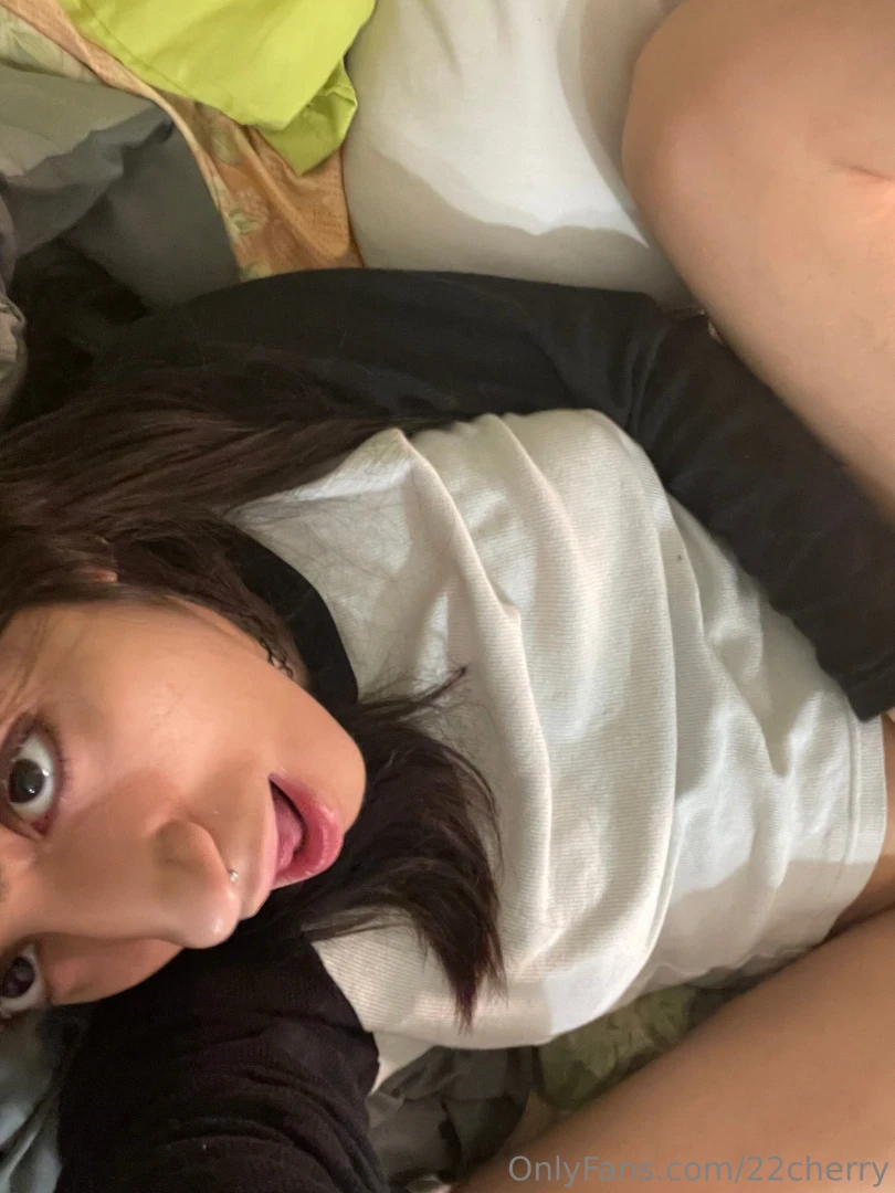 Buy my photo set i just posted if u love my pussy 