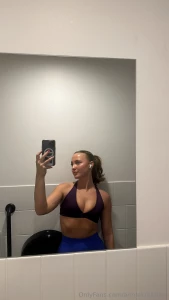 Mandatory post work-out mirror selfie