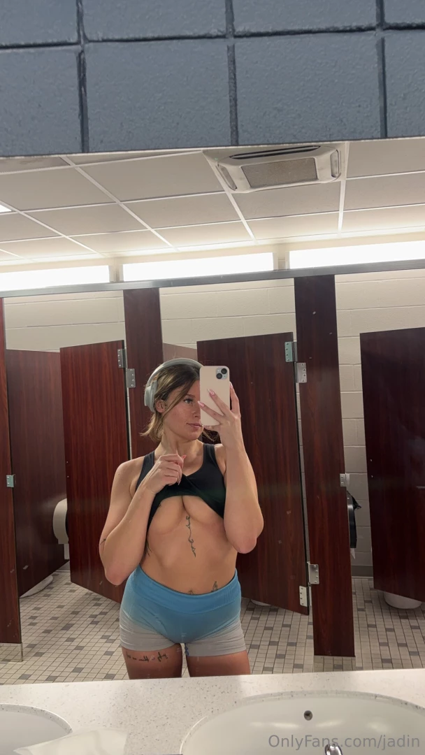 Lil back day action at the gym today starting to feel better 