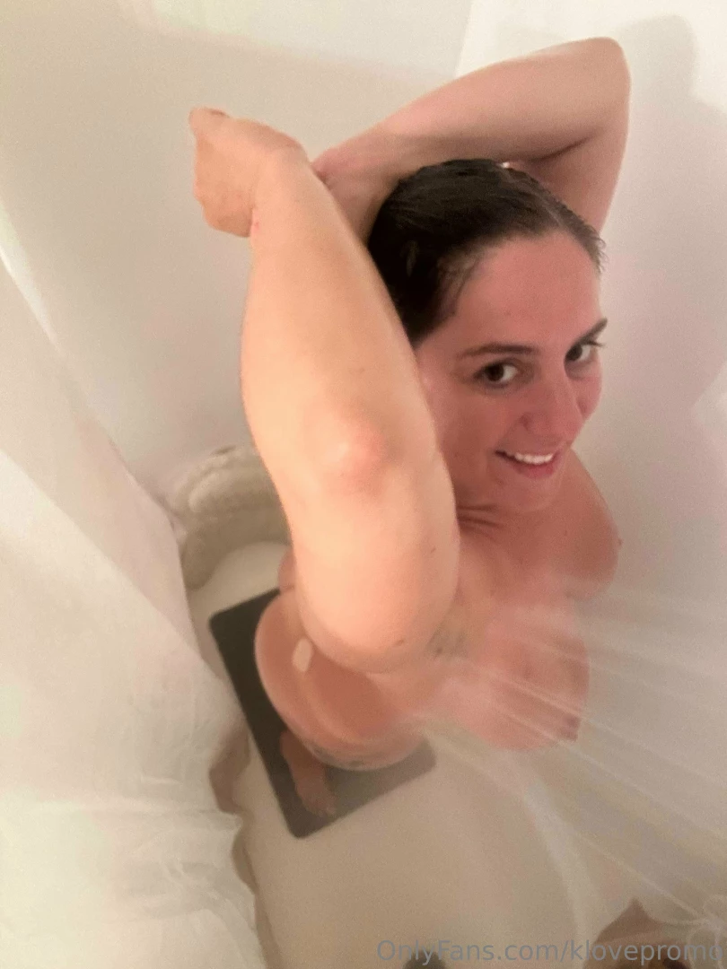 Mirandasignani go give my beautiful busty friend a sub she is amazing part 1 