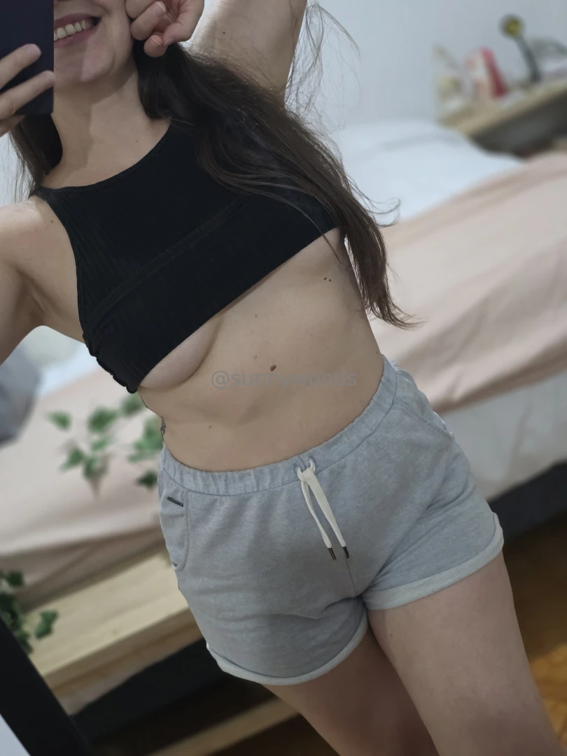 Just a real girl who loves to share her intimacy with you 