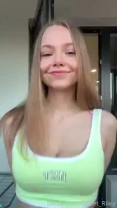 Up or down fyp blondehead blondie cute cutie tease teasing noppv