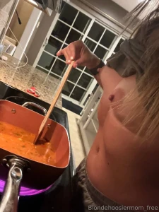 Hi babes it s kat let me introduce myself and this account it s free