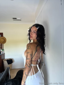 I see you looking do you want a better view what are you waiting for