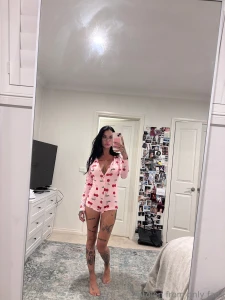 Sweet like cherries but you know i ve got a little bite but something