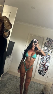 It s 27 today who s cuming with me to the beach