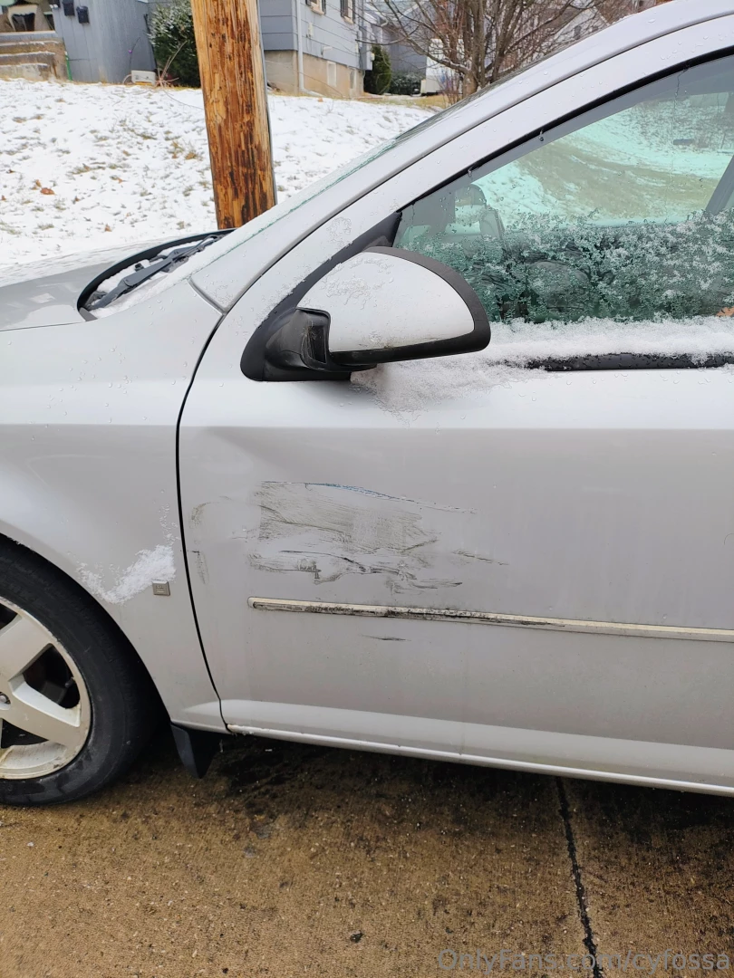 Guess whos car was hit and run this morning totally not mine fucking 