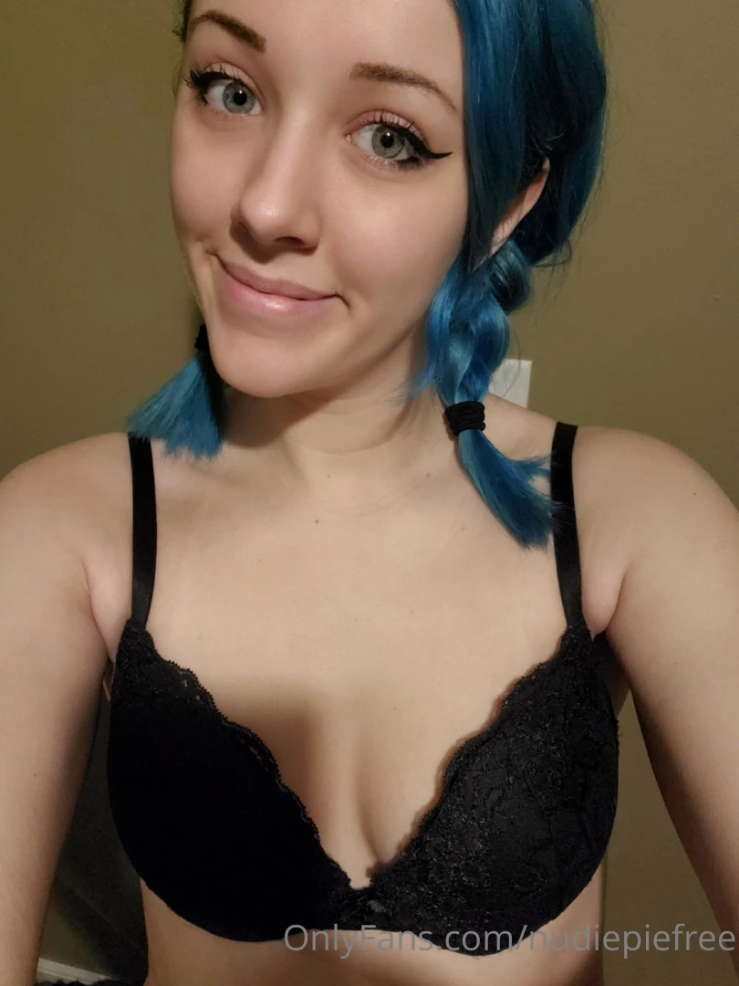 New hair lots of new pics posted here onlyfans com nudiepiepaid 